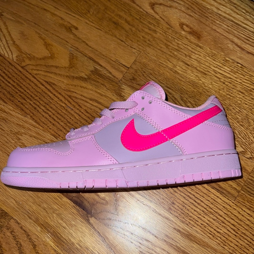 Nike dunk low triple pink